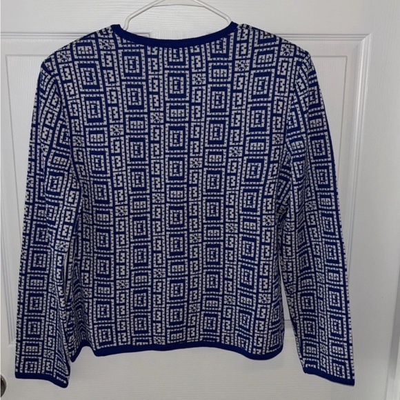 St. John Collection Suit Blue White Patterned Cardigan Blazer Skirt set size 12 - Picture 3 of 6